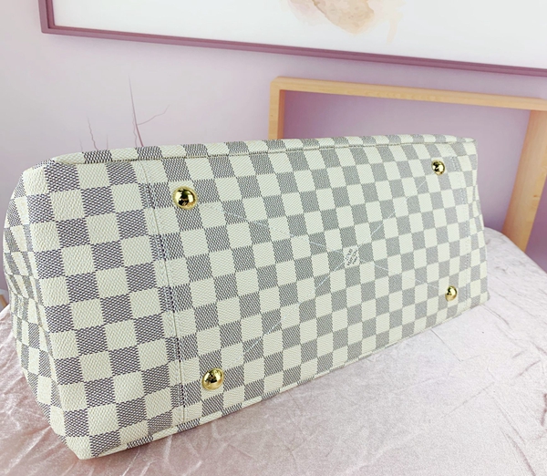 ルイヴィトンバッグ側面デザイン